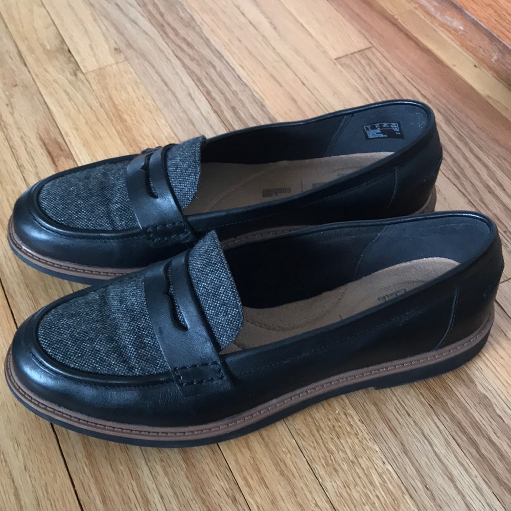 Clark Collection Cushion women pull on Loafers.
